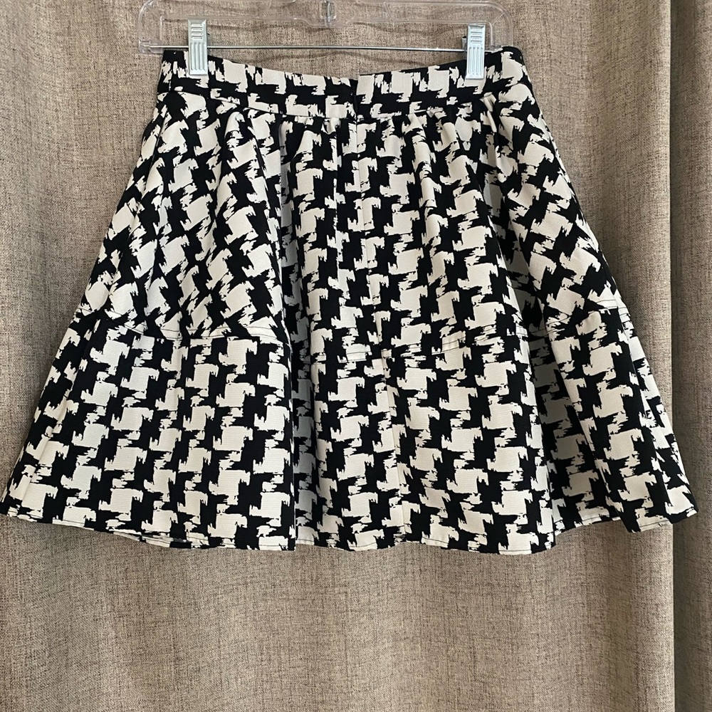 Express Black and White Skirt- size 4